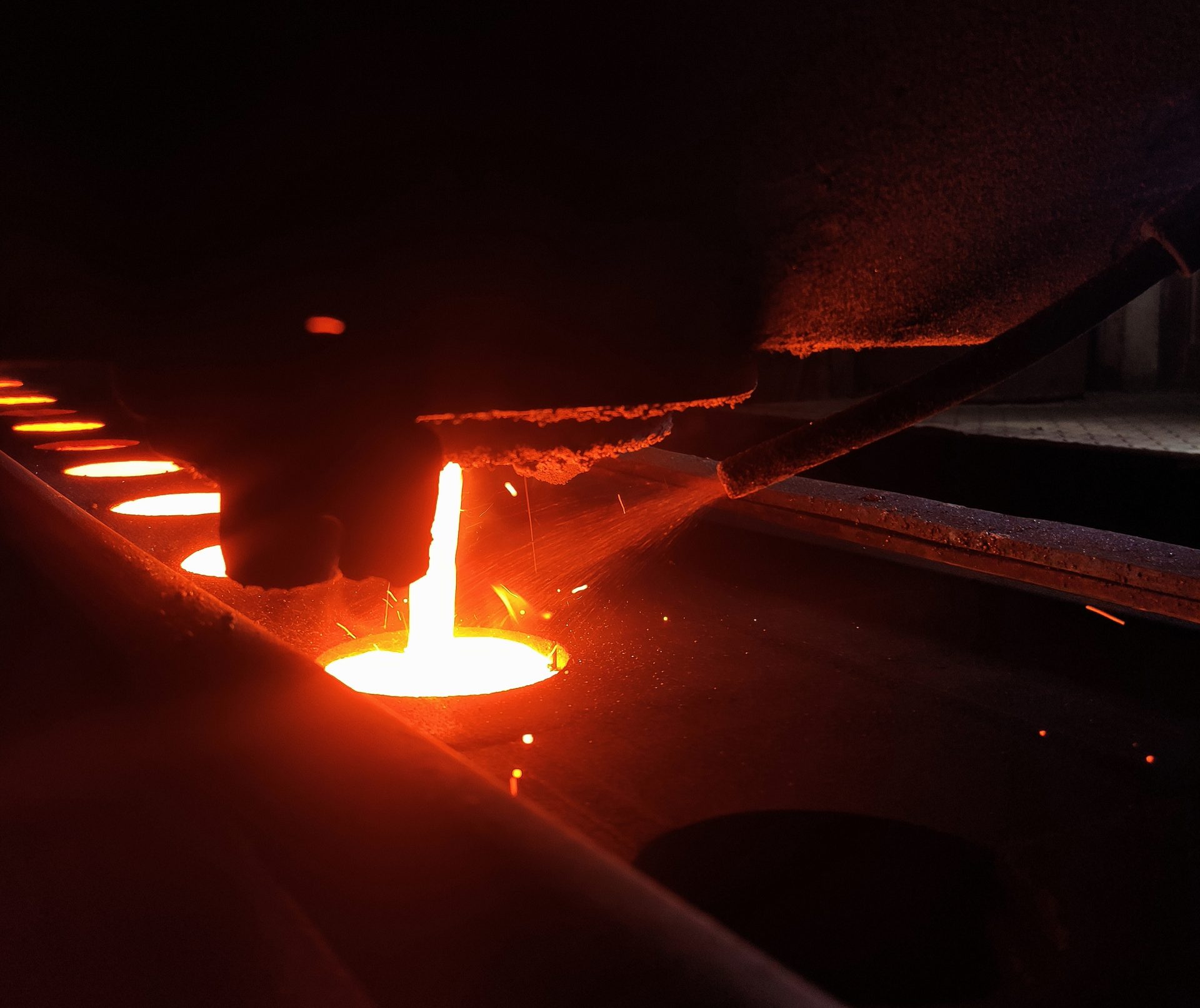 Molten metal poured for gravity casting